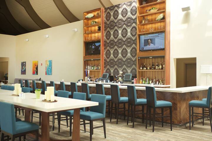 Lounge 100 of 116