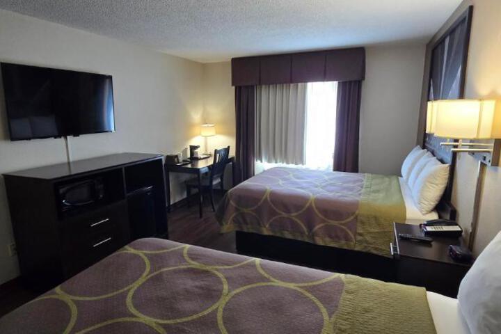 Super 8 by Wyndham Rogers Minnesota