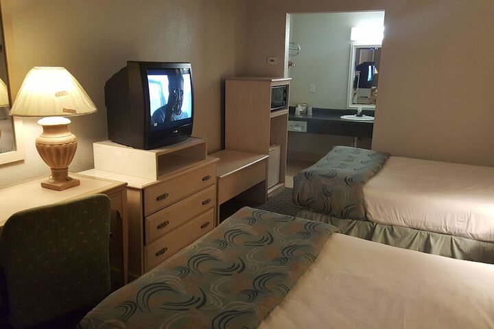 Room 13 of 30