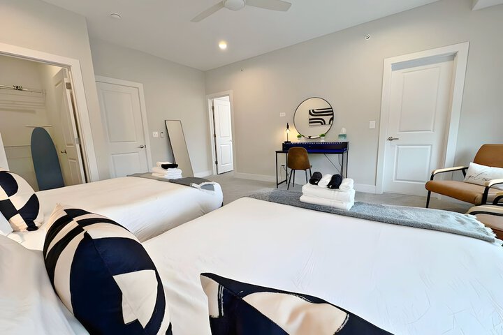 Modern 4BR with Parking - WV rep 4