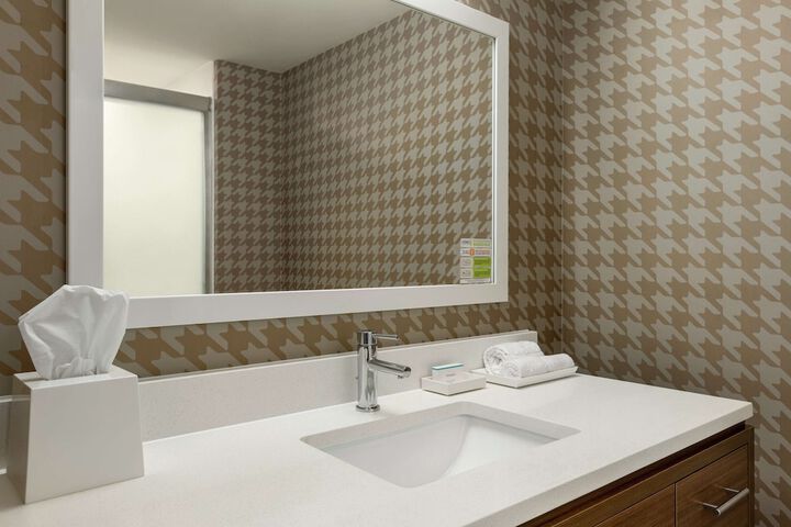 Room 8 of 28