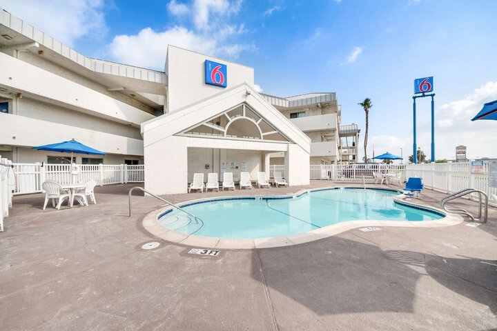Pool 4 of 36