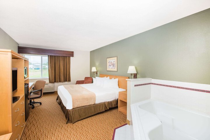 Ramada by Wyndham Spirit Lake / Okoboji