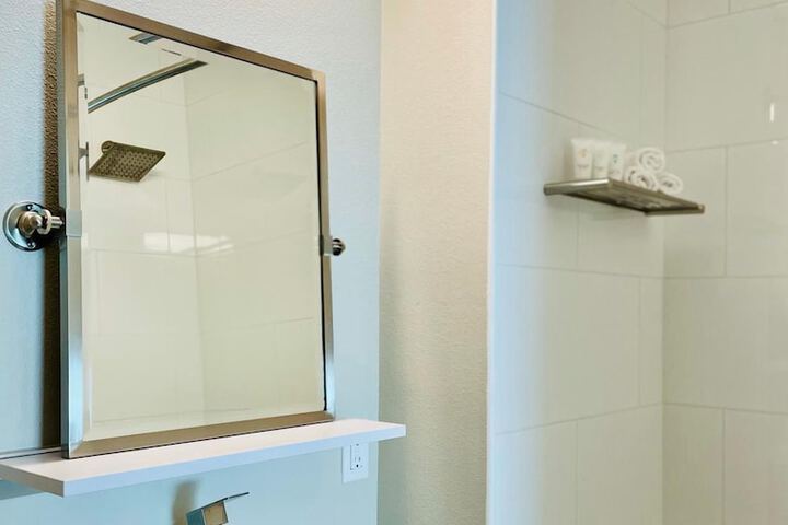 Art House Hotel and Suites