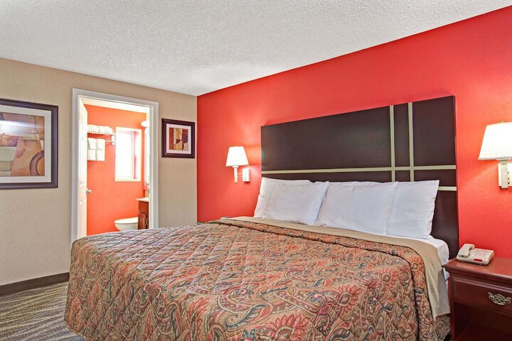 Room 11 of 14