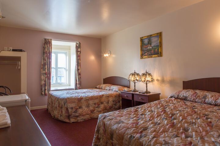 Room 13 of 33