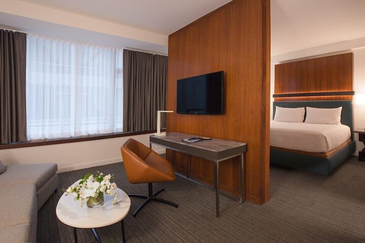 Room 25 of 82