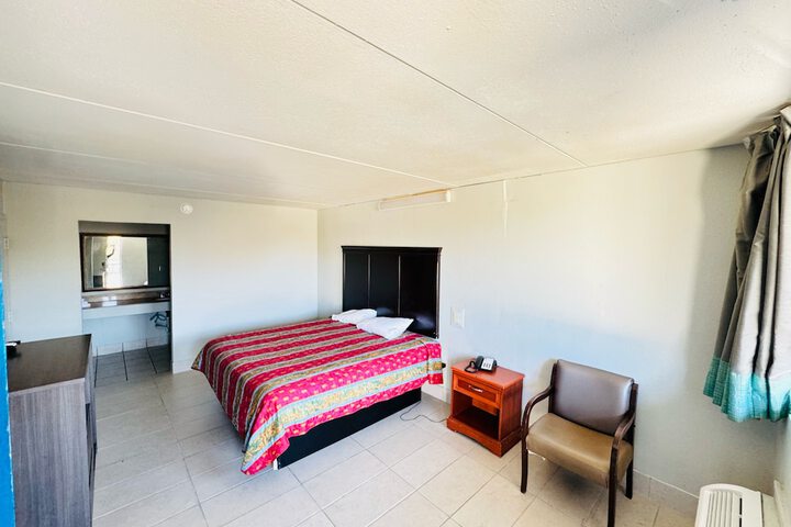 Room 5 of 8