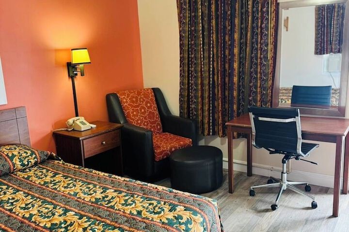 Room 14 of 16