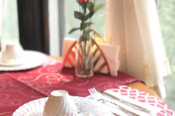 Dining 45 of 53