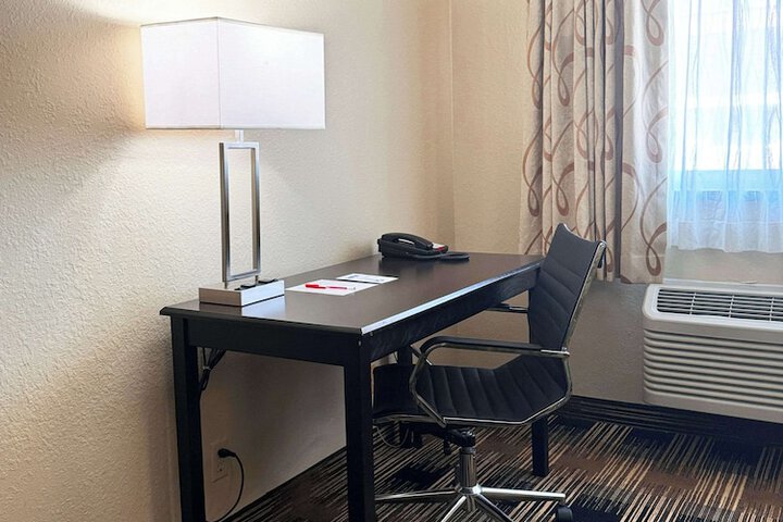 Econo Lodge Wausau - Rothschild