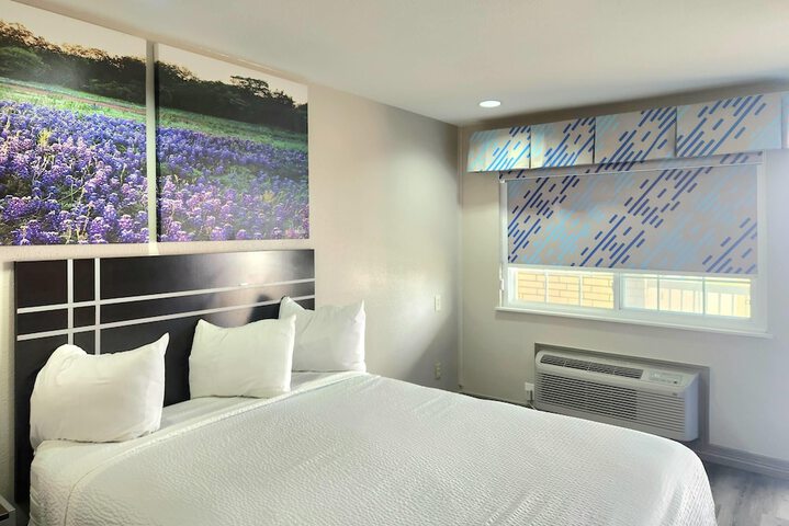 Days Inn by Wyndham Baytown Garth Road I10 East
