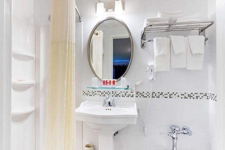 Econo Lodge Hicksville - Long Island