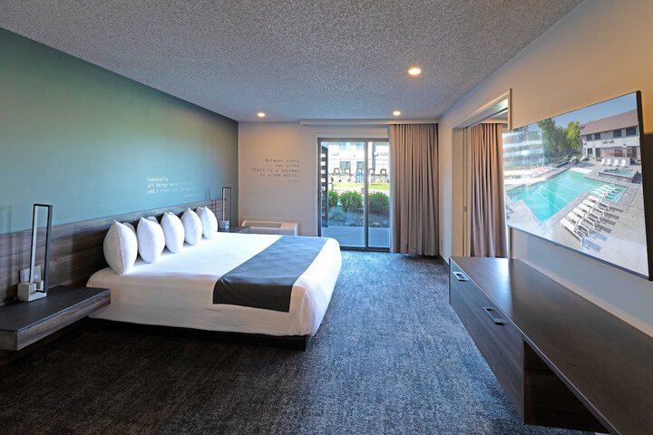Room 26 of 80
