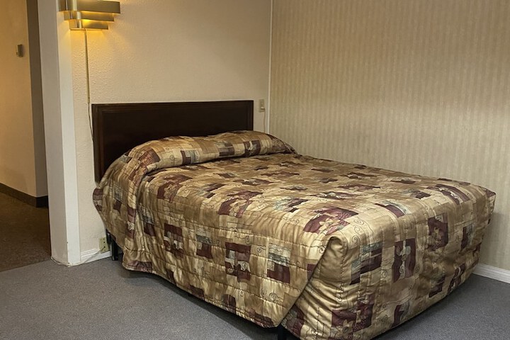 Room 17 of 17