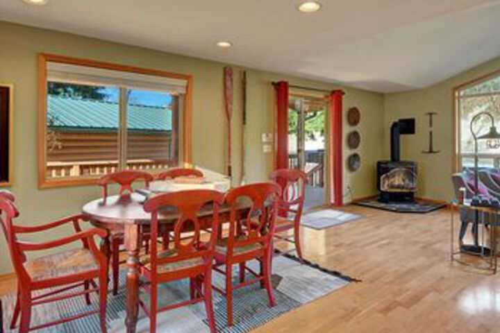 Prospectors Bend - Two Bedroom Home with Hot Tub