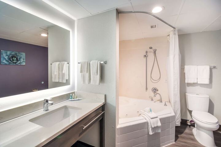 Room 10 of 33