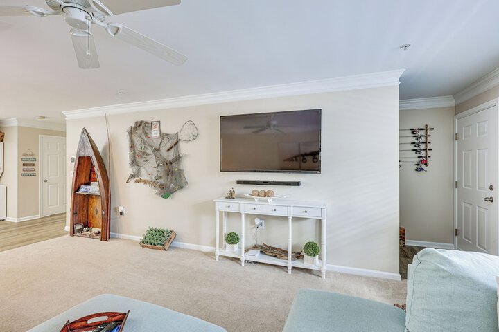 Townhome w / Outdoor Pool & White Lake Access!