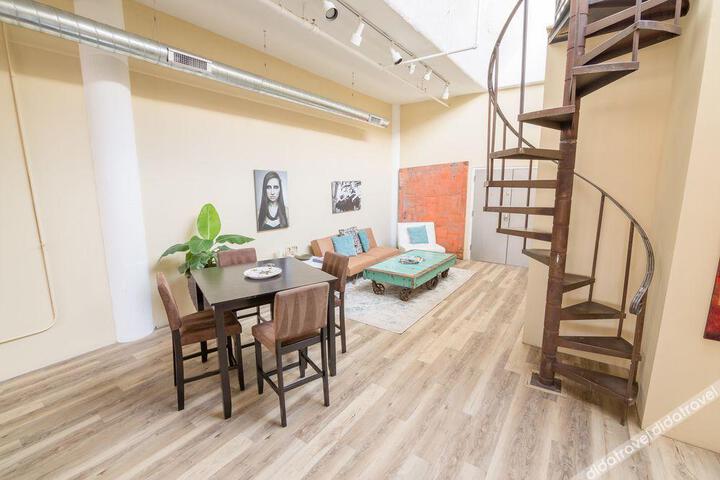 Penthouse Loft in The Heart of Downtown