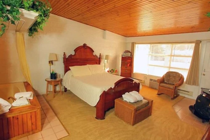 Room 33 of 63