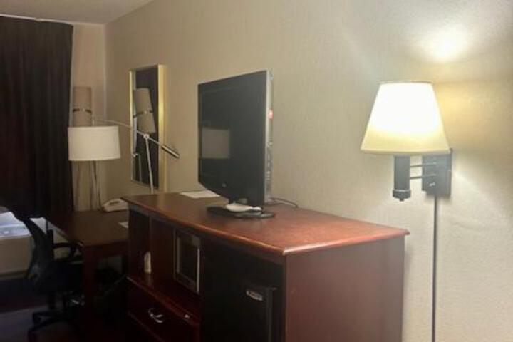 Baymont by Wyndham Battle Creek / I-94