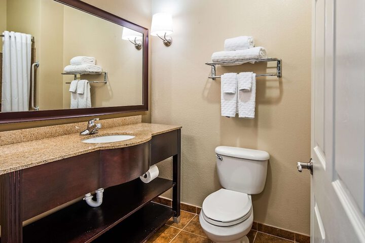 Best Western Dothan Inn & Suites