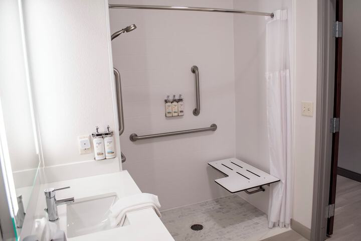 Holiday Inn Express and Suites Mason City by IHG