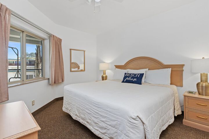 Beach House Inn & Suites