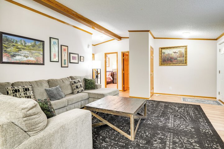 Pet-friendly Emerald Lake Retreat in Charlestown!