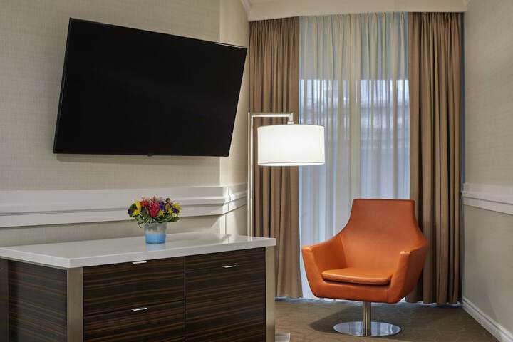 Delta Hotels by Marriott Edmonton Centre Suites