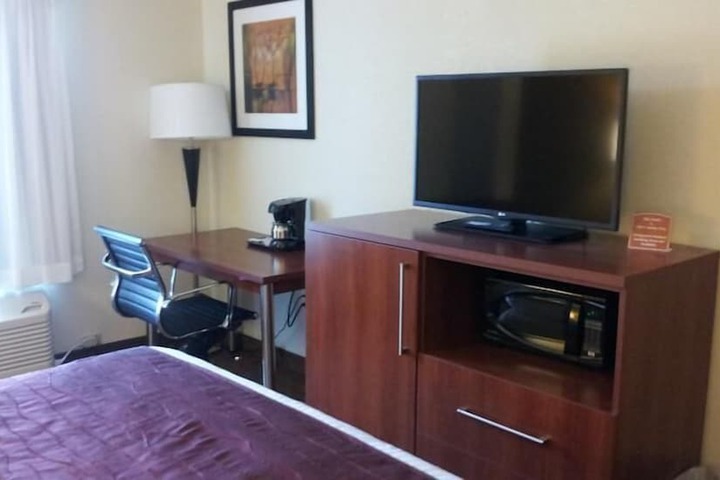 Room 10 of 18
