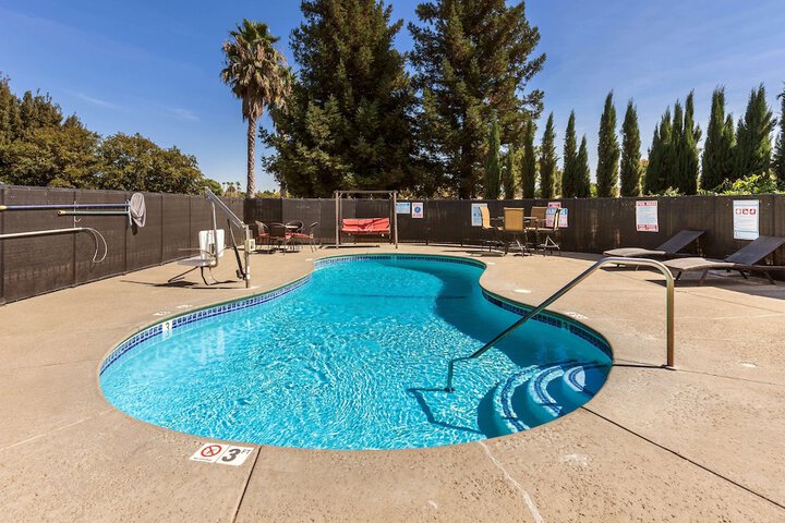 Motel 6 Dixon CA