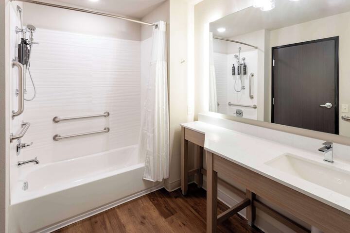 GrandStay Hotel & Suites