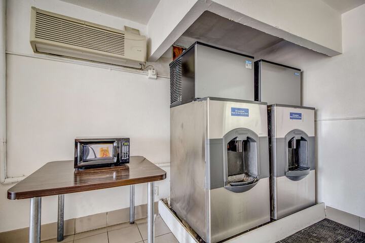 Motel 6 Conroe TX