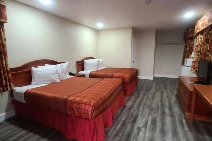 Room 13 of 23