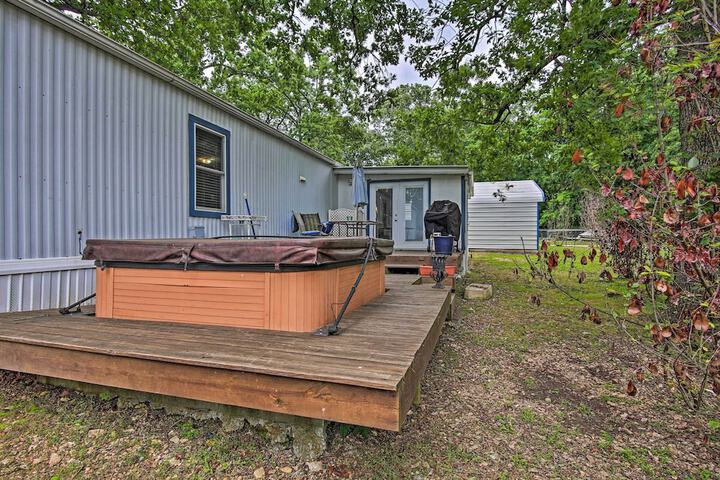 Hot Tub & Deck: Tranquil Home Near Grand Lake