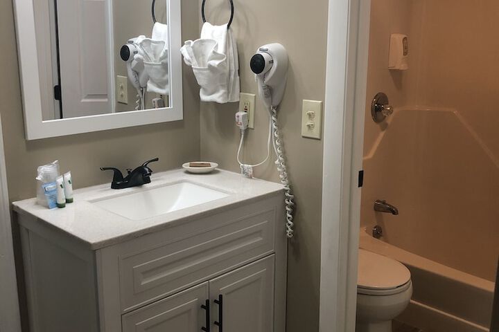Room 10 of 28