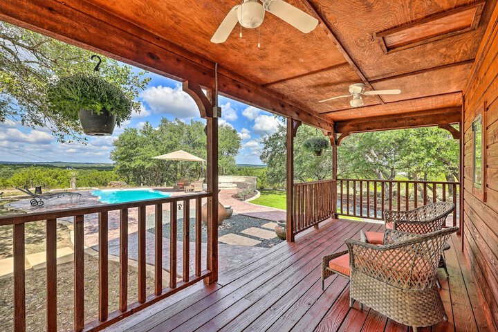 Dripping Springs Cabin w / Pool Hill Country Views
