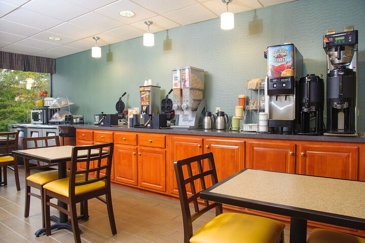 Breakfast/Coffee Service 75 of 91