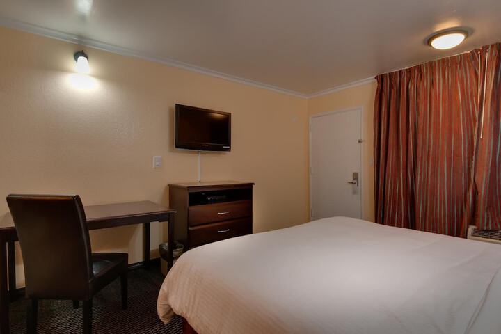 Room 13 of 37