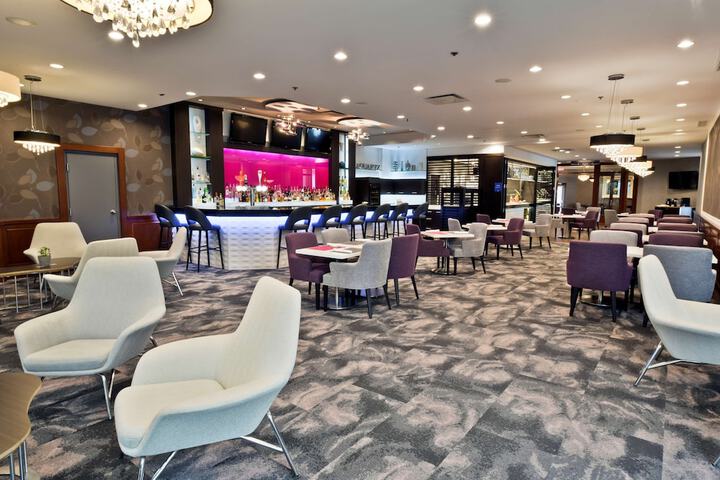 Lounge 52 of 60