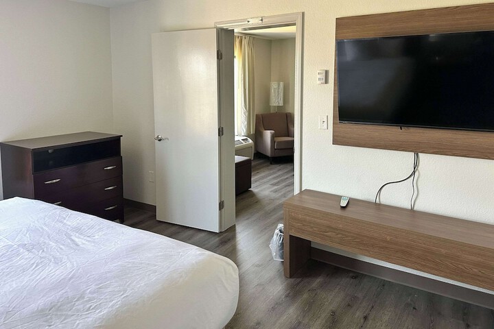Room 30 of 49
