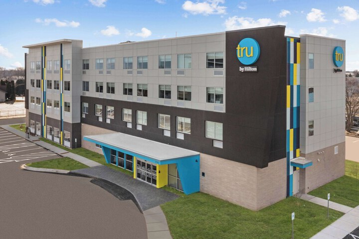 Tru by Hilton Janesville