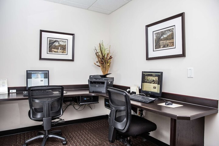 Business Center 44 of 47
