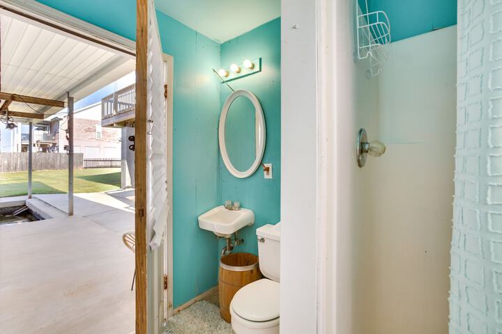 Bayou Bliss: Barataria Waterfront Getaway w / Dock!