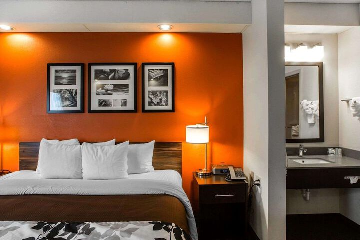 Room 10 of 33