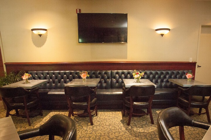 Lounge 105 of 127