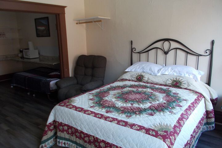 Room 6 of 11
