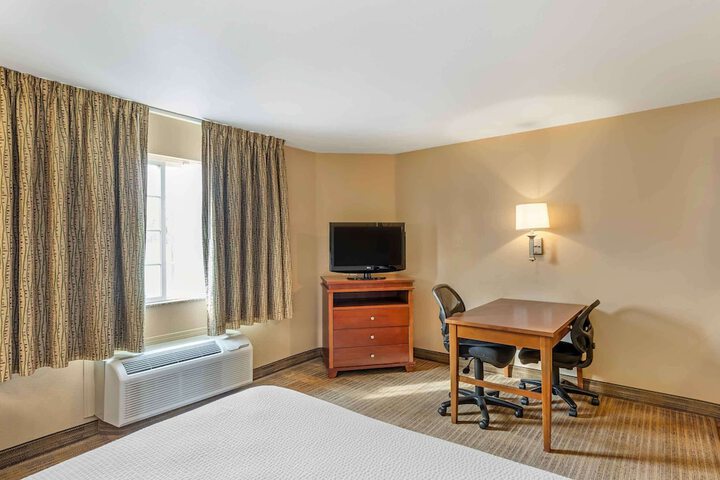 Room 11 of 33