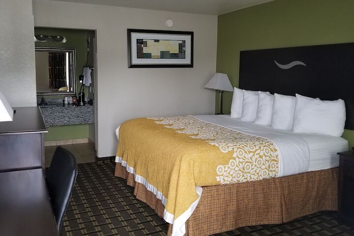 Days Inn by Wyndham West Memphis